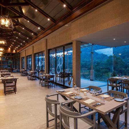 Niraamaya Retreats Samroha Athirappilly Exteriör bild