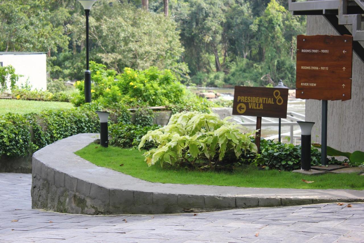 Niraamaya Retreats Samroha Athirappilly Exteriör bild