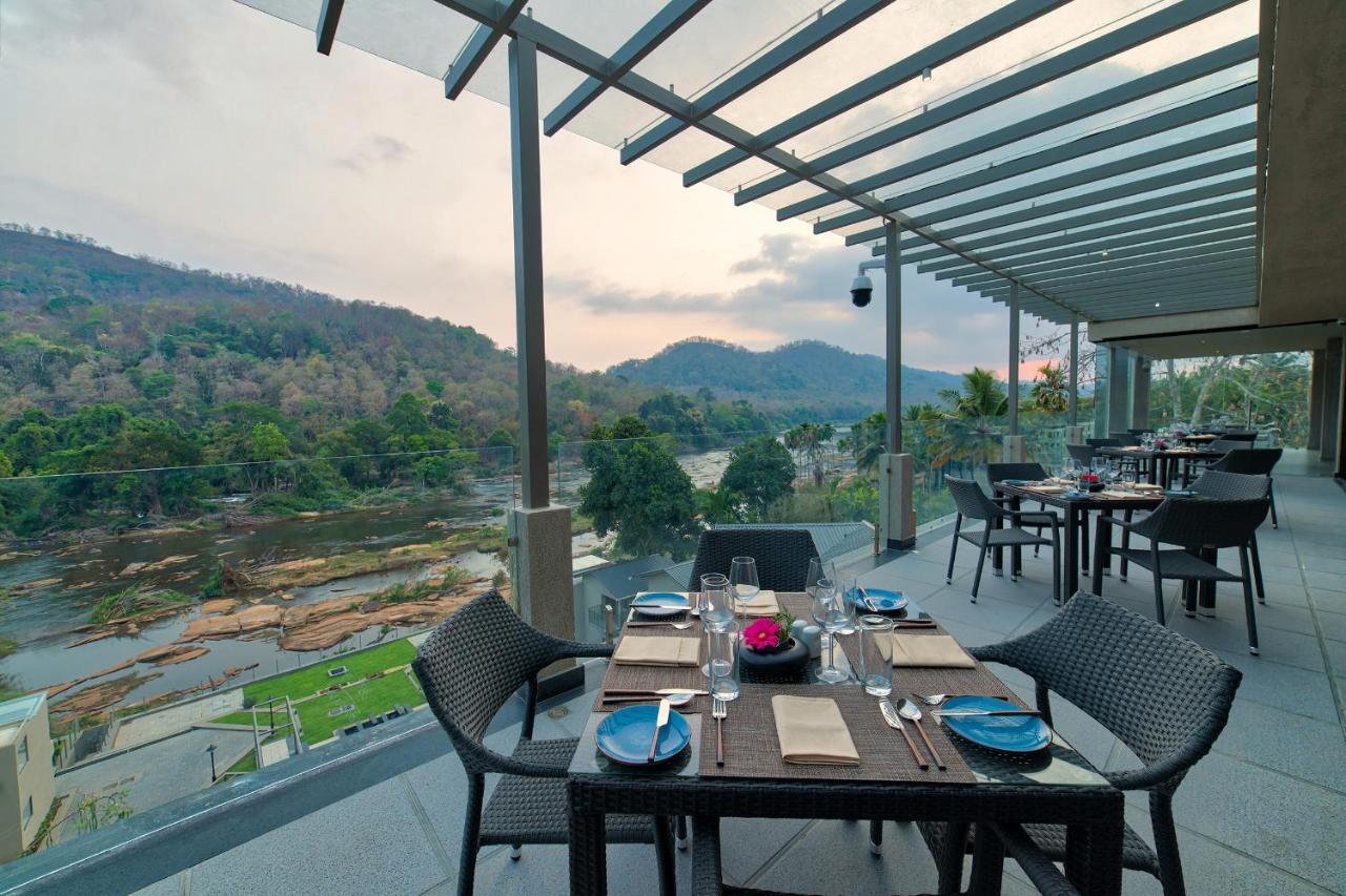 Niraamaya Retreats Samroha Athirappilly Exteriör bild