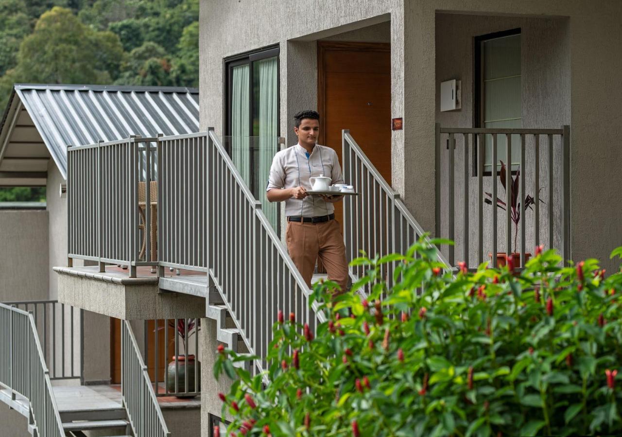 Niraamaya Retreats Samroha Athirappilly Exteriör bild